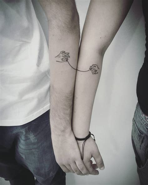 Tatuajes de hermanos hombre y mujer